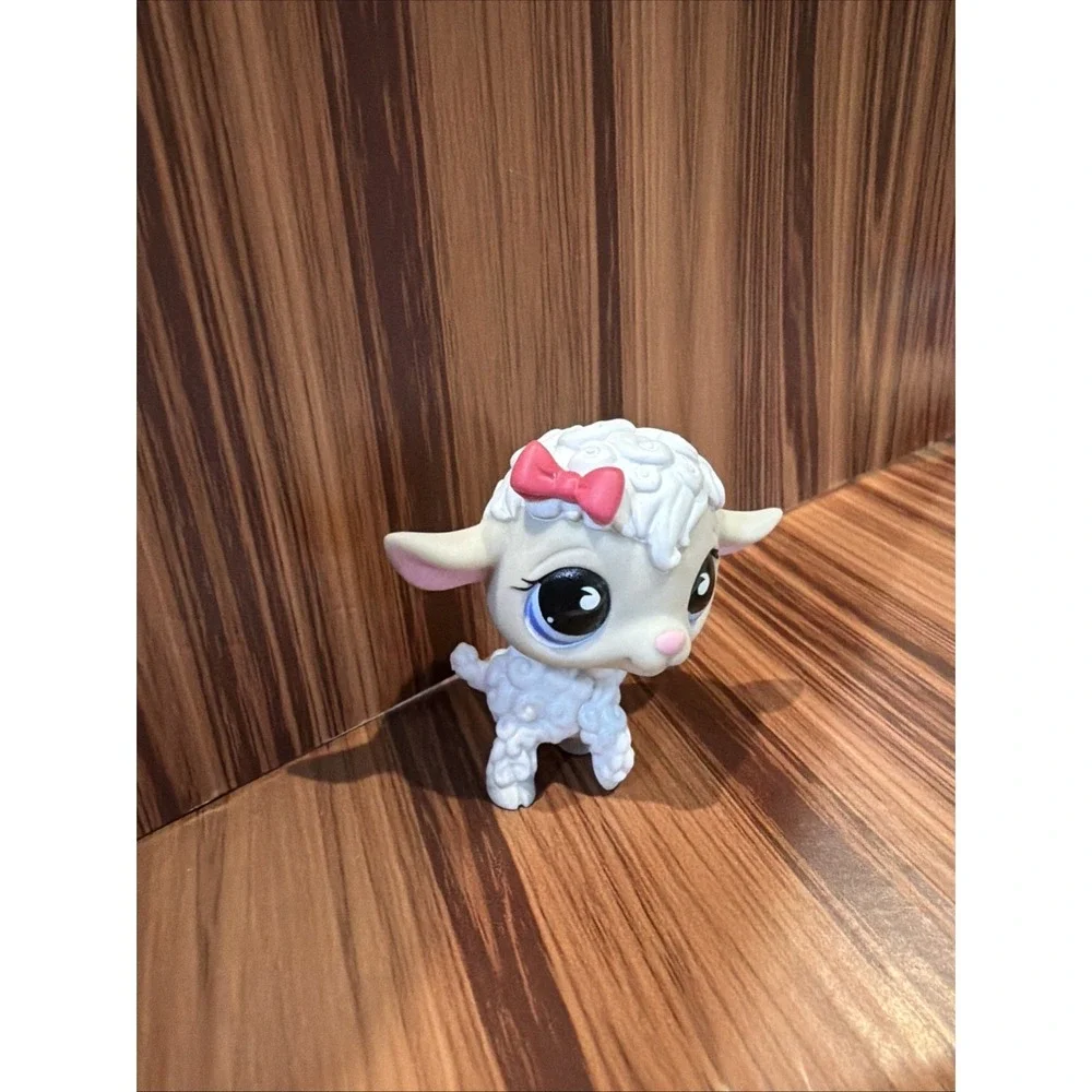 Littlest Pet Shop LPS White Lamb With Pink Bow And Blue Eyes LPS #396